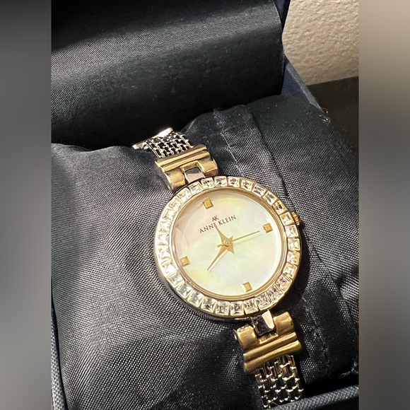 LNIB Anne Klein Womens Watch with Crystals & Mother of Pearl Face - Picture 2 of 8